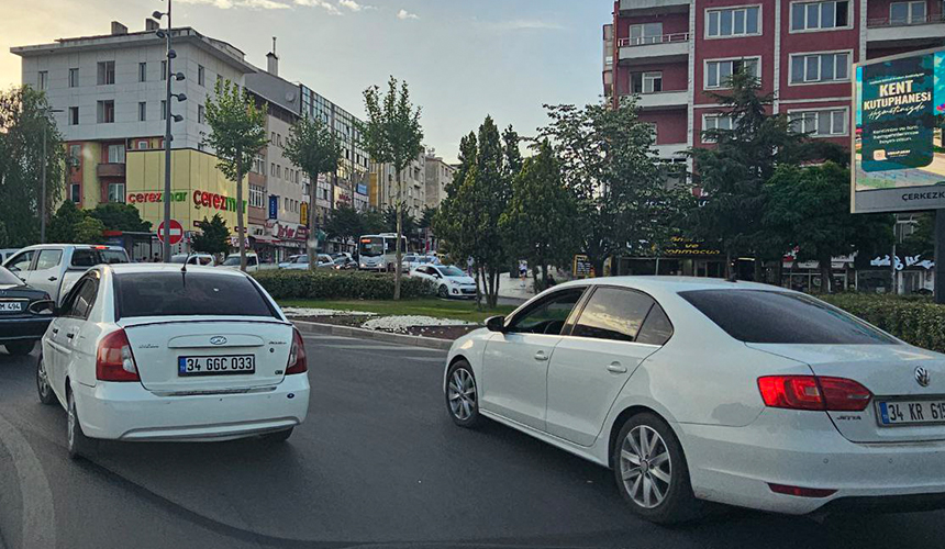 Atatürk Viyadüğü Ve Altıyol Kavşağı Saç Baş Yolduruyor1