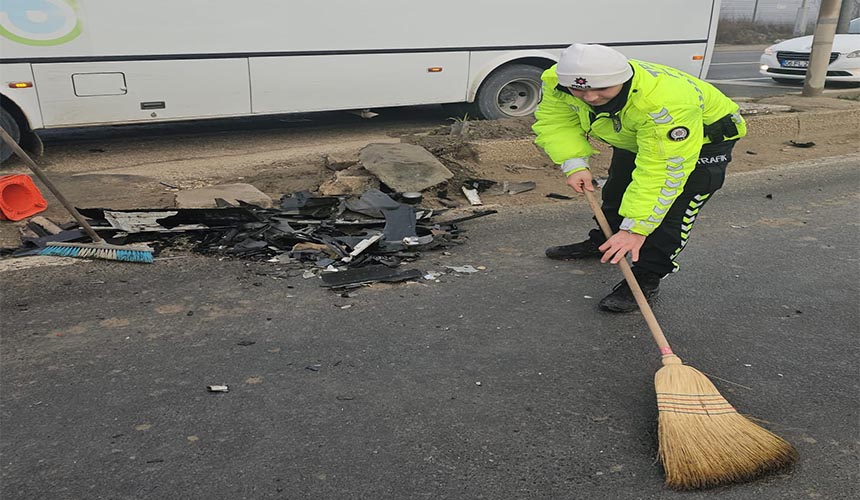 Kamyon Ile Minibüs Çarpıştı3