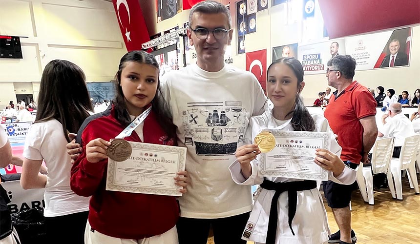 Türkiye’yi Temsil Ettiler, Madalyalarla Döndüler