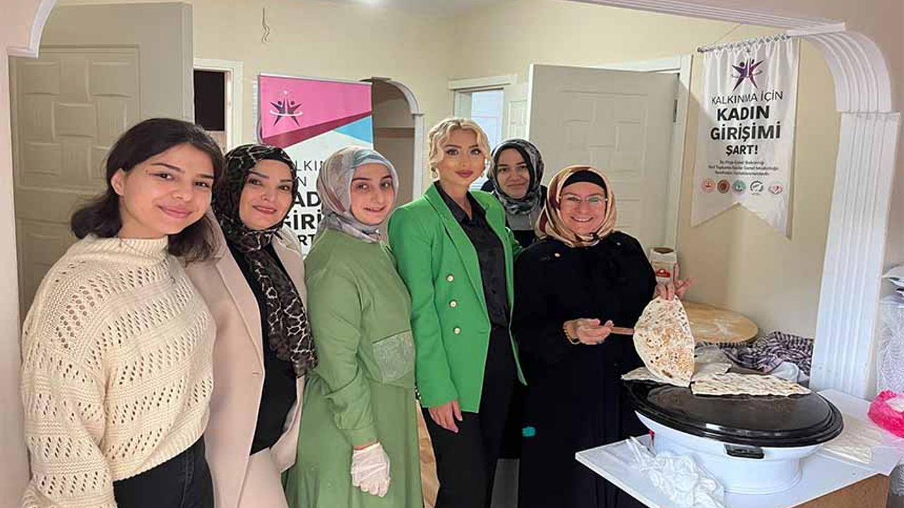 Dernek üyelerinin yaptığı turşu, mantı, tarhana, erişte satışa sunulacak