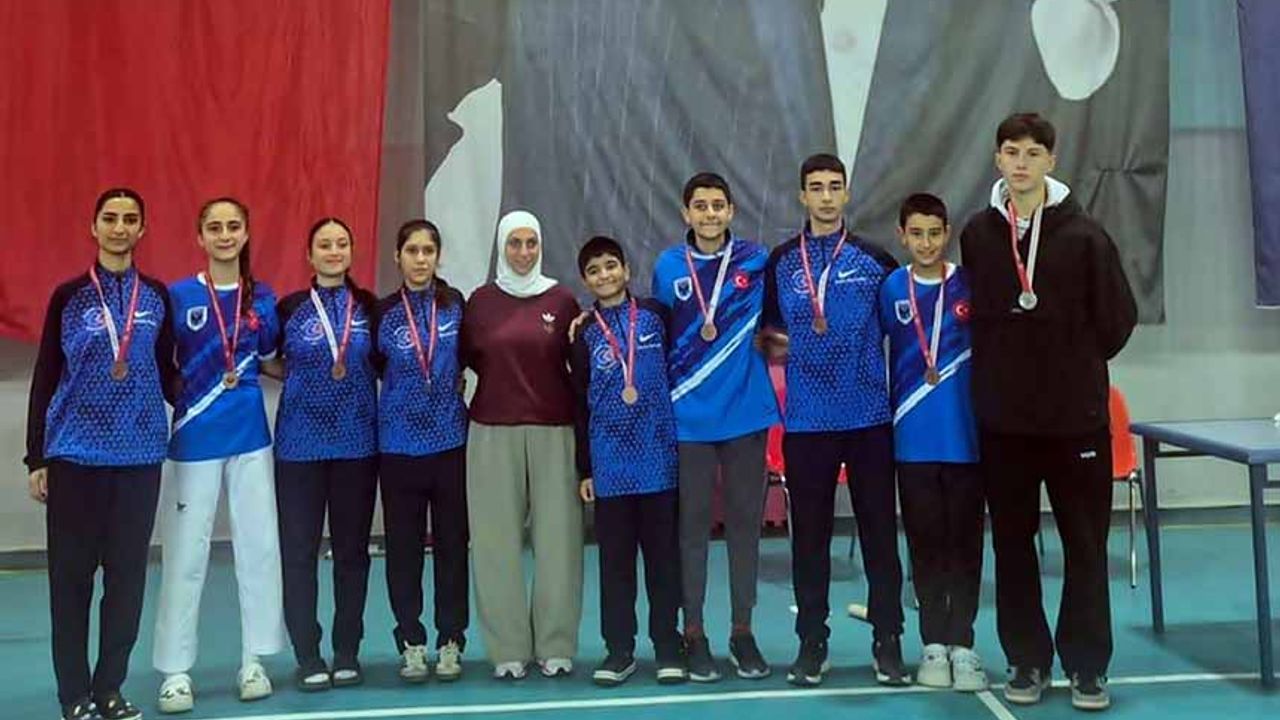 Taekwondo Turnuvasında 6 sporcu kürsüye çıktı