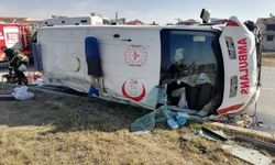 Ambulansla otomobil çarpıştı: 7 yaralı