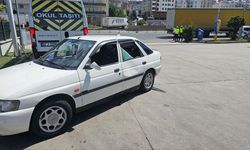 Bariyerlerden atlayıp karşıya geçmek isterken otomobil çarptı
