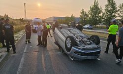 Ters dönen otomobil metrelerce sürüklendi