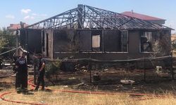 Alevler evi yuttu, geride beton yığını kaldı