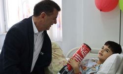 Başkan Çetin, sünnet çocuklarını ziyaret etti