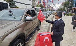 1923 adet Türk Bayrağı hediye edildi