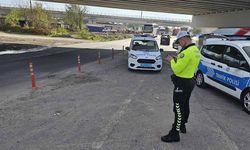 İkinci sıradan dönen, kırmızı da geçenler polise yakalandı