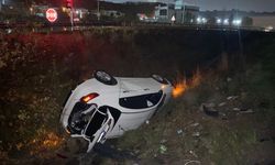 Otomobil şarampole yuvarlandı