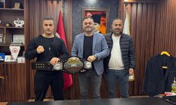 Kickboks Şampiyonu Durmaz’dan Başkan Zümbül’e ziyaret