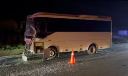 Servis araçları çarpıştı: 8 yaralı