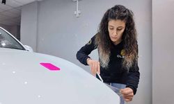 Depremzede genç kadın, hayatını yeniden inşa ediyor