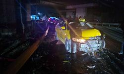 Taksi ile hafif ticari araç çarpıştı: 4 yaralı