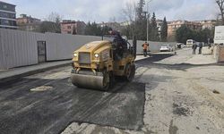 Çukurlara yama asfalt atılıyor