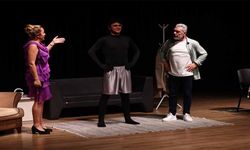 Dünya Tiyatrolar Günü’nde “İyi Delirdik” Oyunu Sahnelendi
