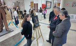 Öğrencilerin 30 eseri sergilendi