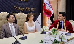 Kardeşinin nikahını kıydı