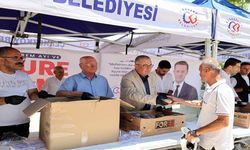 Vatandaşlara aşure dağıtıldı