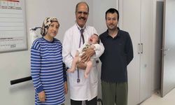 Bağırsak tıkanıklığı geçiren 3 aylık bebek sağlığına kavuştu
