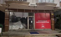 CHP'de tabela indi, eşyalar toplandı