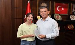 Başkan Çetin'den, LGS Şampiyonu Zeynep Simay'a tebrik