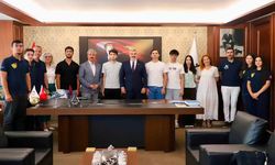 Başarılı öğrencilerden okulu yaptıran Çetin'e ziyaret