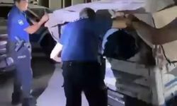 Kamyonetin kasasında yakalandılar