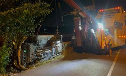 Kanala giren otomobil yan döndü
