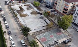 Eskiyen bütün çocuk parkları yenileniyor