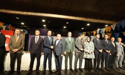 Başkan yardımcıları ve meclis üyelerine AK Parti Rozeti takıldı