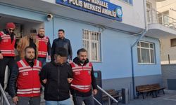 Telefonla kandırıp 80 altını aldılar