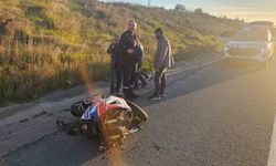 Feci kazada motosiklet ikiye bölündü