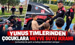 Yunus Timlerinden çocuklara meyve suyu ikramı