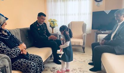 Jandarma ekipleri şehit ve gazi ailelerini ziyaret etti