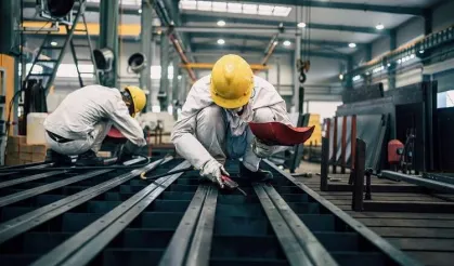 Ücretli çalışan sayısı aylık ve yıllık yükseldi