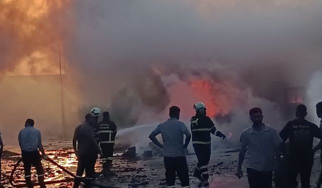 Geri dönüşüm tesisinde çıkan yangın söndürüldü