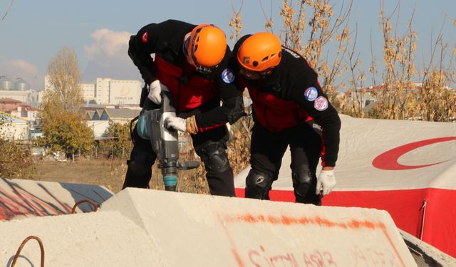 Gerçeğini aratmayan deprem tatbikatı