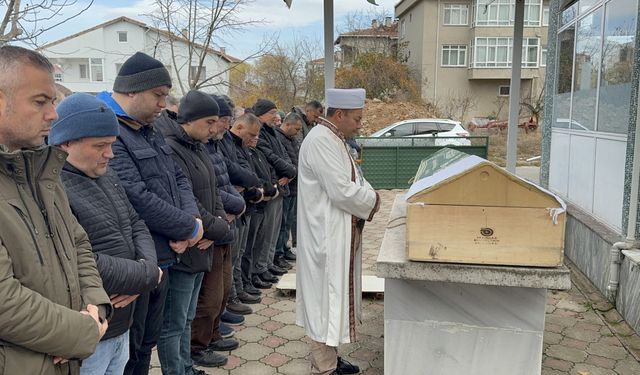 Oğlu tarafından öldürülen babanın cenazesi toprağa verildi