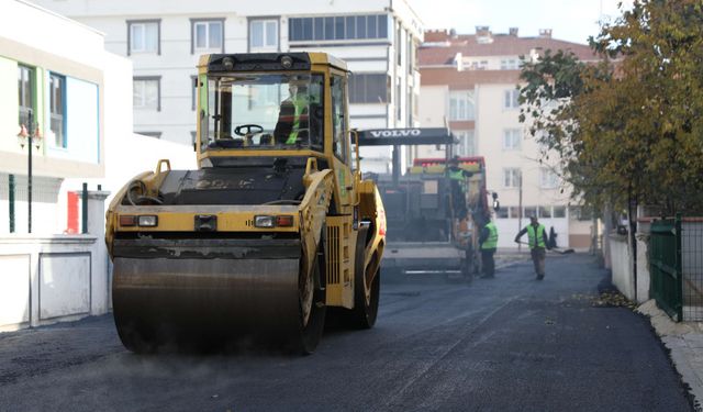 Yollar asfaltlanıyor