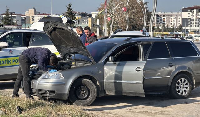 "ikiz plaka" kullandığı tespit edilen araçtaki 2 kişi gözaltına alındı