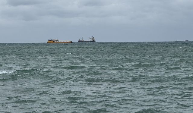 Poyraz, deniz ulaşımını durdurdu