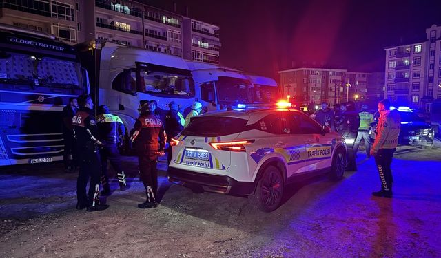 Polise mukavemet eden 2 tır sürücüsü gözaltına alındı