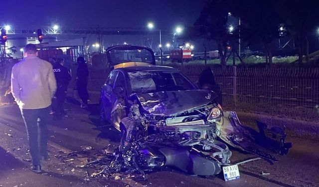 Otomobille çarpışan motosiklet çarpıştı: 2 yaralı