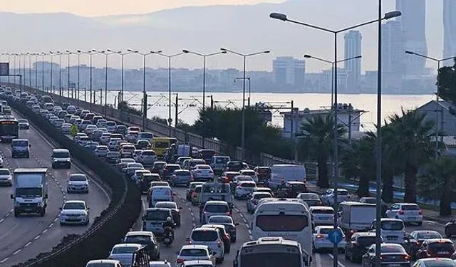 Nisan'da 191 bin 983 taşıt trafiğe katıldı...