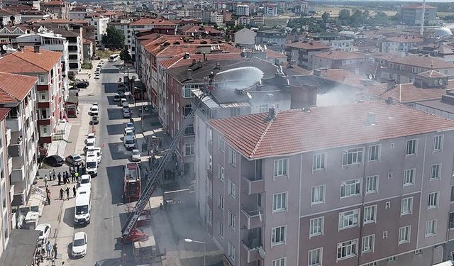 Balonlar patladı, yangında dede ve torunu yaralandı