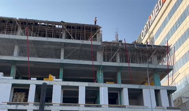 Kız arkadaşıyla sorunlar yaşayan genç inşaata çıktı