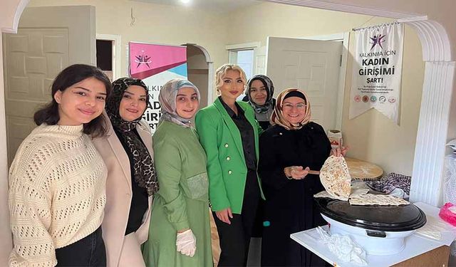 Dernek üyelerinin yaptığı turşu, mantı, tarhana, erişte satışa sunulacak