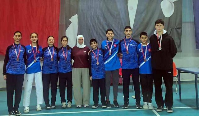 Taekwondo Turnuvasında 6 sporcu kürsüye çıktı