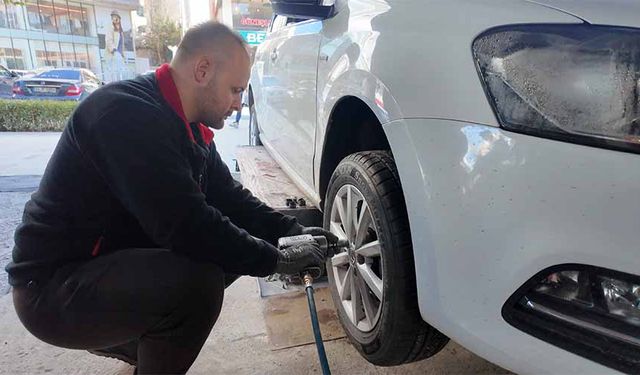Lastikçilerde kış lastiği mesaisi başladı
