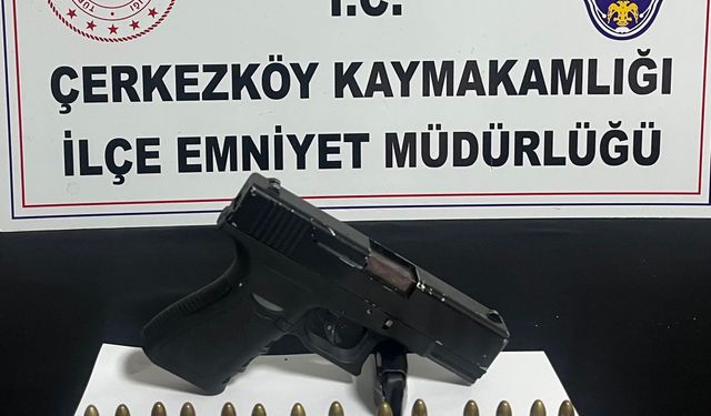 Ruhsatsız tabancalar ele geçirildi